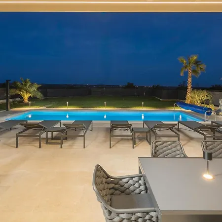 Beautiful In Tar Holiday home *