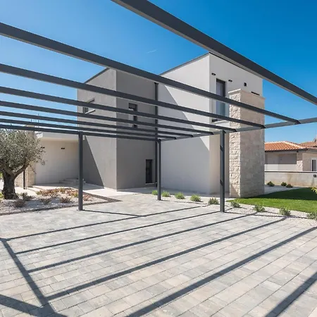 Beautiful In Tar Holiday home *