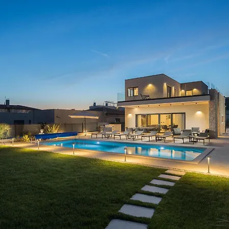 Beautiful In Tar Holiday home *