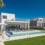 Pet Friendly In Tar Tar-Vabriga