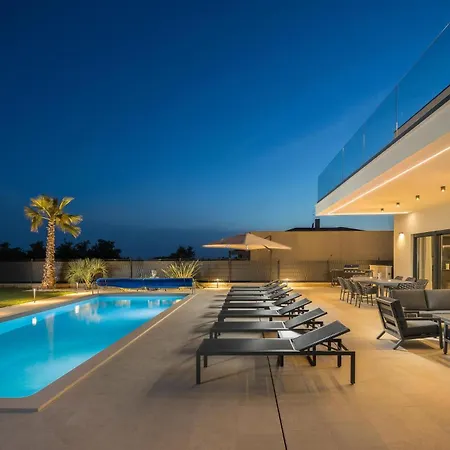 Beautiful Home In Tar Casa vacanze Tar-Vabriga