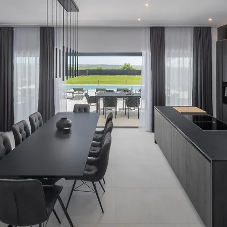 Beautiful Home In Tar * Tar-Vabriga