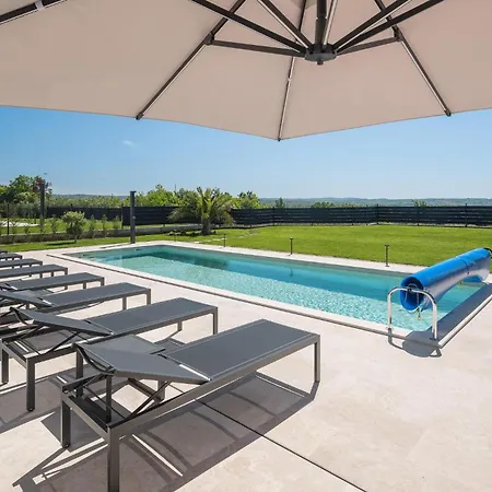 Beautiful Home In Tar * Tar-Vabriga