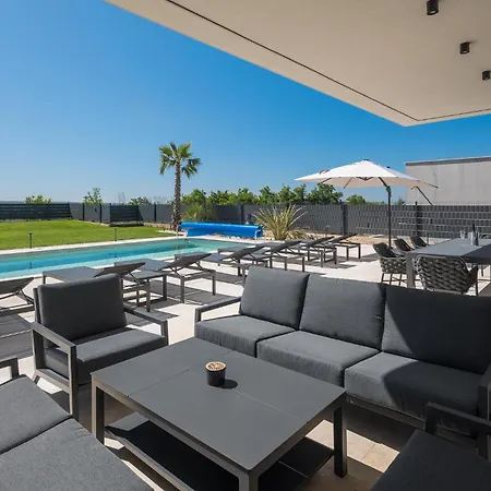 Beautiful Home In Tar Tar-Vabriga